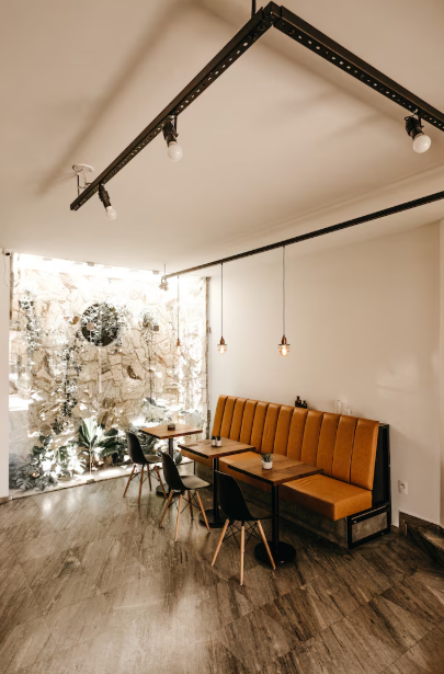 咖啡廳裝潢設計材質挑選｜木作、金屬、玻璃與水泥質感解析